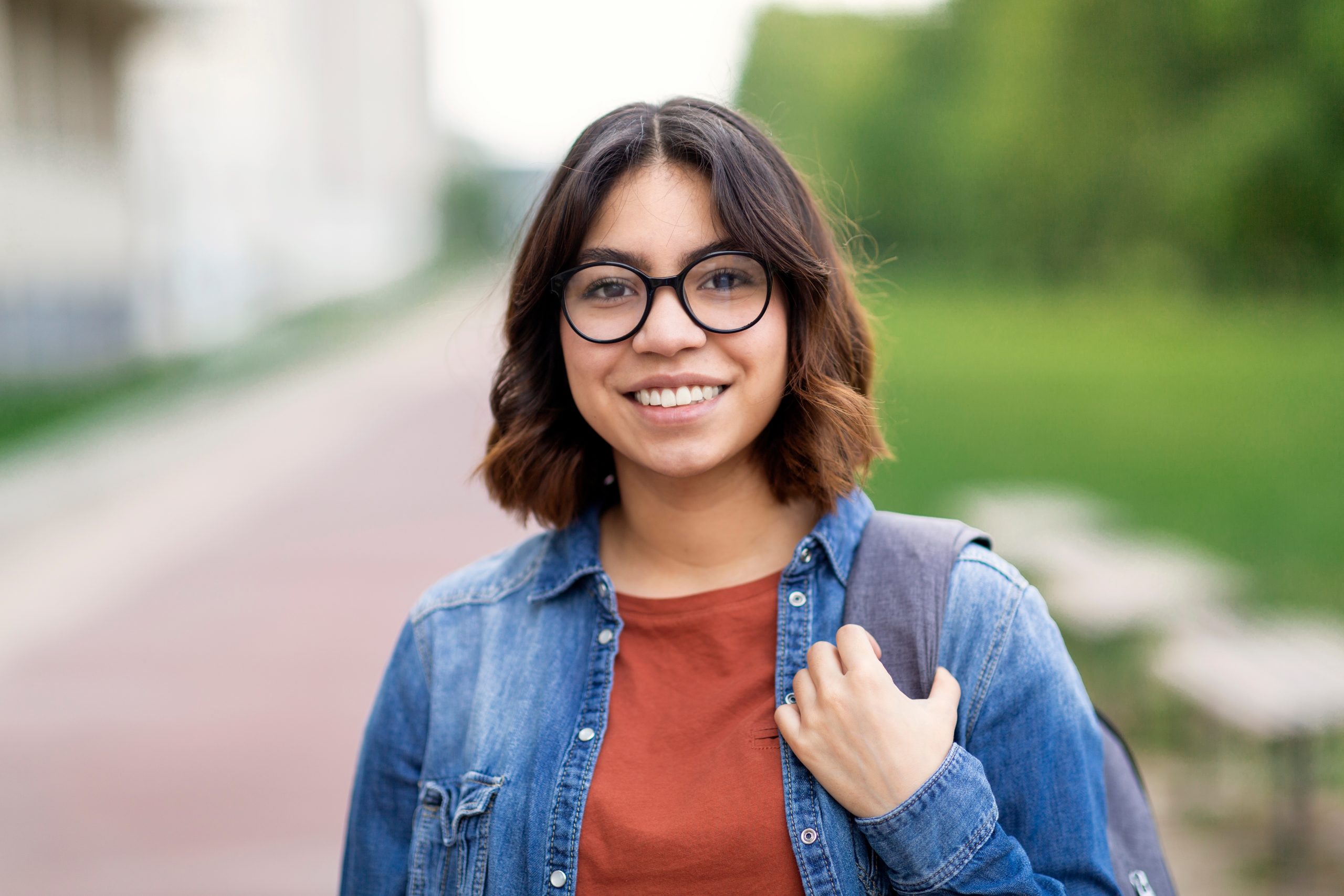 Portrait,Of,Smiling,Beautiful,Arab,Female,Student,Wearing,Eyeglasses,Posing
